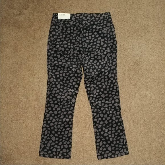 Ann Taylor: The Kick Crop High Rise Black & Grey Leopard Print Pants - Size 6P - Picture 4 of 10